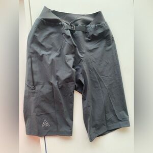7mesh Womens’s Mountain Bike Shorts Charcoal Grey Black Size Medium